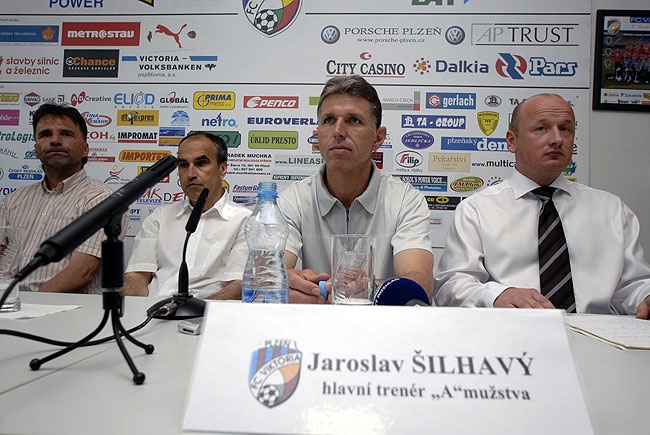 Šlhavý při tiskovce.jpg